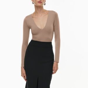 Babaton Contour V-Neck Bodysuit